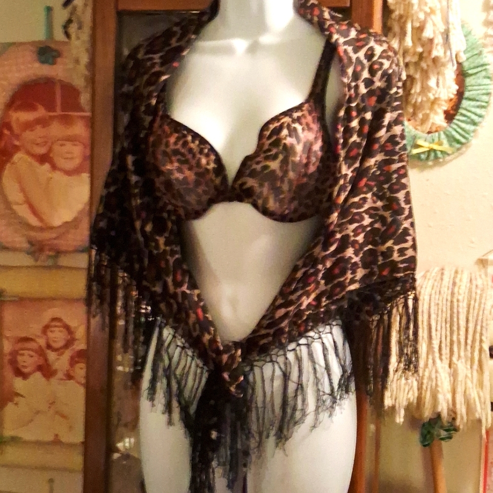 Vintage,100% Pure Silk,Leopard Shawl/Scarf/Wrap with Black Fringe🐆🐆🐆